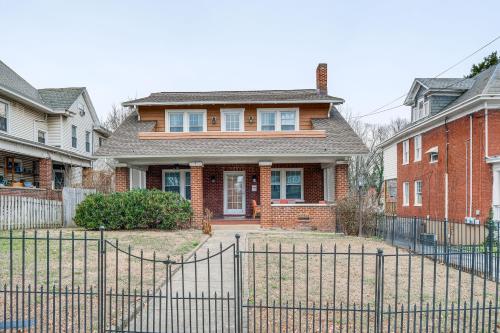 Less Than 3 Mi to Dtwn Roanoke Inviting Unit with Balcony in 羅阿諾克