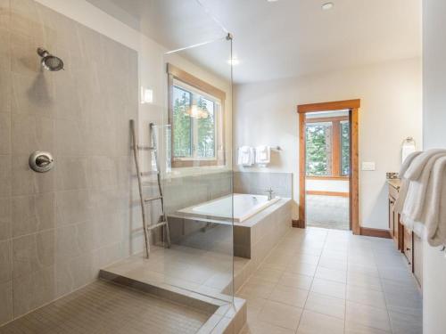 Suncadia 5 Bdrm Home with Pool Table Overlooking Golf Course