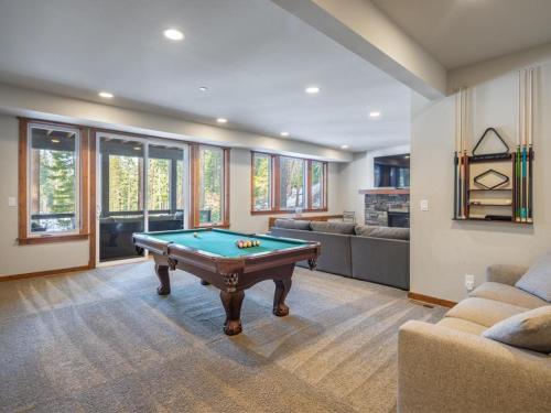 Suncadia 5 Bdrm Home with Pool Table Overlooking Golf Course