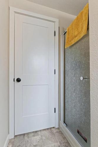 Душ, Cozy 1 BD on the South Hill in Moran Prairie