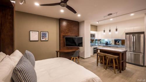 Stylish Loft | Workspace, Rooftop Bar & Gym, Puerto Vallarta (foto 2)