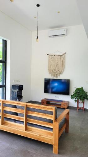 Tranquil 2BR Pool Villa - Fast WiFi - Work-Friendly - Near Echo Beach, Tumbak Bayuh (Foto 3)