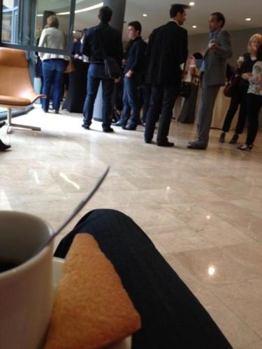 Dayroom Espace Paris sans nuitée et Chambre partagée Chatillon nuitée -- Repos journée ou Espace Travail 8-19h Proche Tour Eiffel ou Usage bureau à l'heure en journée -- Nuitée Chatillon Avenue Paris