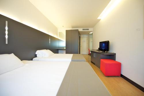2 double beds