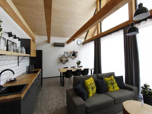 Apartment in Vyso ina near Pern tejn Castle, Ujčov (photo 2)