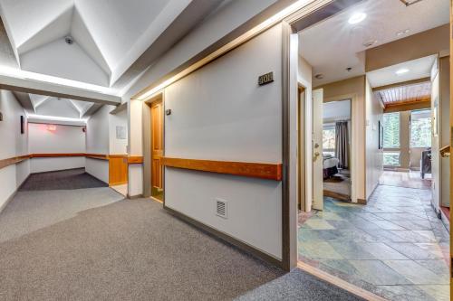 Greystone Lodge 408 Luxury - image 4