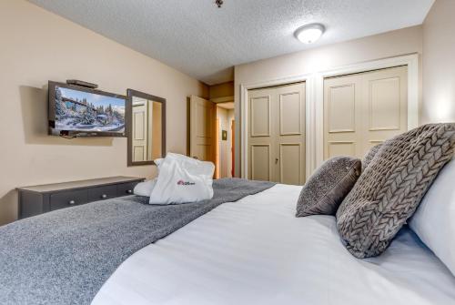 Three-Bedroom Apartment image 10