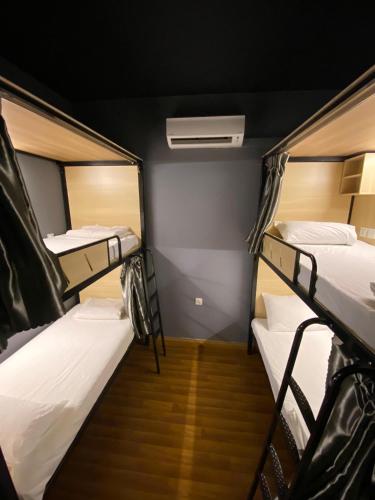 Travelogue KL - Hostel Room Type - Bunk Bed in 4-Bed Dormitory - Mixed