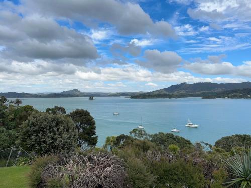 Skats, Pacific HQ in Vangaroa