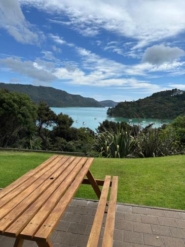 Skats, Pacific HQ in Vangaroa