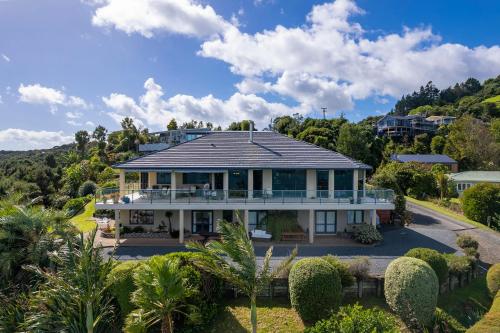 Viesnīcas āriene, Pacific HQ in Vangaroa