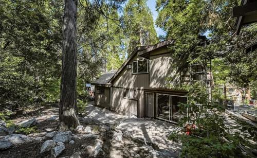 Winter Falls Cabin-Stunning Views in Cherry Valley (CA)