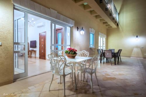 Kert, Villar Suites in Rosh Pina