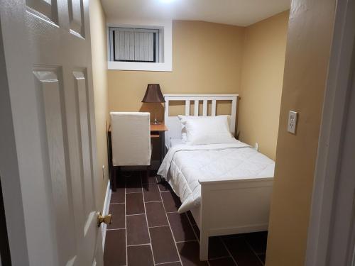 Spacious Basement Apartment near metro downtown Washington DC thumb 3