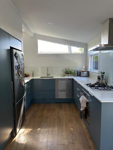 Renovated two bedroom cottage near the zoo in นิวทาวน์