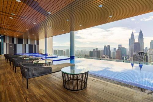 The Luxe Infinitum KLCC by CASABELLESTAY - image 5