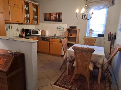 Landhauswohnung mit Terrasse im alten Ortskern, EG in Rosbach V.D.H.