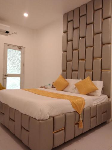 Siquijor island Castle Resort in ลาซี่