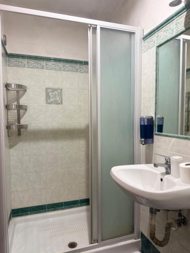 Quadruple Room with Balcony image 1