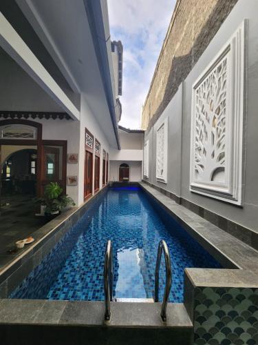Swimming pool, Domore Lifestyle Hotel & Cafe near Empire XXI Cineplex