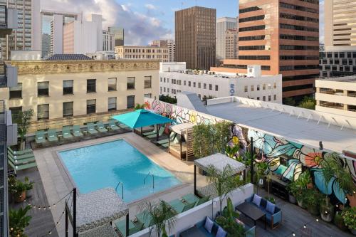 Úszómedence, Alma San Diego Downtown, a Tribute Portfolio Hotel near Botanical Building and Lily Pond