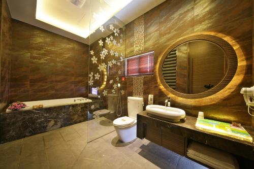 room detail thumbnail 2