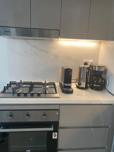 furnished one bedroom huge terrace, Дубай (фото 4)