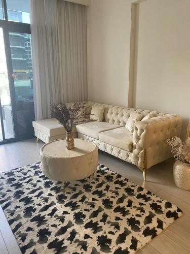 furnished one bedroom huge terrace, Дубай (фото 7)
