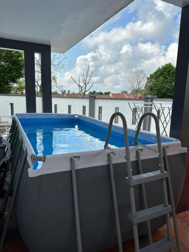 Fun Villa 4+1Rm 12-22px Wifi/BBQ/Netflix/SteamBoat in เดซารู