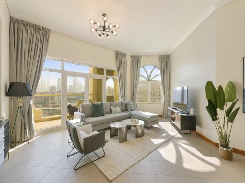 Short-stay at Al Haseer - 4 Beds Palm Holiday Apt, Dubaj