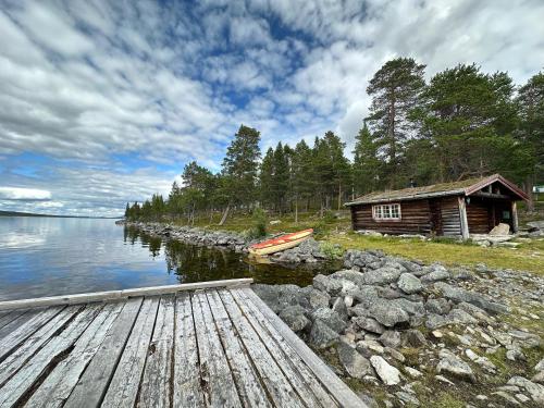 . Family cabin by the lake at Haugen, Femundsmarka