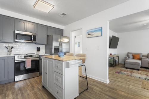 Coastal Retreat by the Beach in Long Beach (MS)