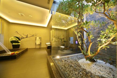 room detail thumbnail 2