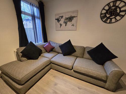 Contractors, City Centre, 4 Double Rooms, 3 Showers-Toilets, Sleeps 10, 4 TVs, Coventry