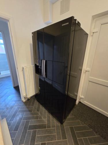 Contractors, City Centre, 4 Double Rooms, 3 Showers-Toilets, Sleeps 10, 4 TVs, Coventry (zdjęcie 9)