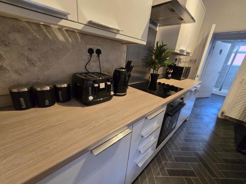 Contractors, City Centre, 4 Double Rooms, 3 Showers-Toilets, Sleeps 10, 4 TVs, Coventry (zdjęcie 6)