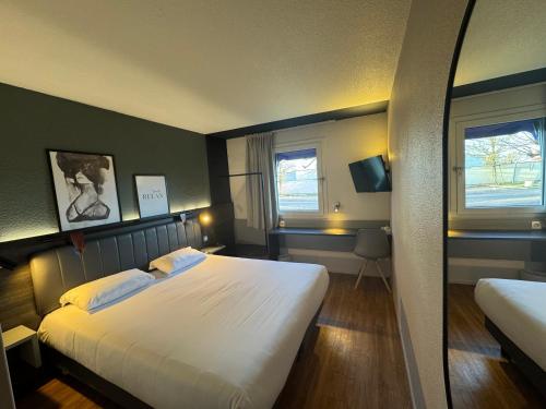 Standard Double Room with Queen Bed