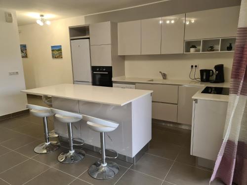 T2 55 m2 4 pers jacuzzi terrasse 55m2 in แซงต์ ฟลอรอง