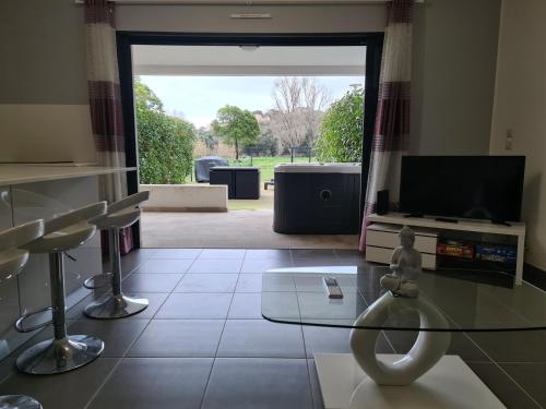 T2 55 m2 4 pers jacuzzi terrasse 55m2 in แซงต์ ฟลอรอง