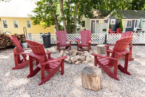 Cottage 11 - Double Queen Beds plus Child Loft w 2 Twins Private Bath & Kitchenette Pets Allowed Fee applies - image 4