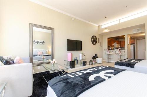 Loft apartments at Hollywood FREE parking close to Studios Universal in Los Angeles (CA)