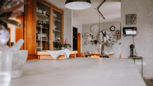 Kitchen, Rotwein Residenz Klingenberg Luxus Suite mit Weitblick Hollands Pfefferhaus in Klingenberg am Main