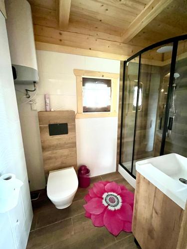 2 bedrooms, 5 beds
