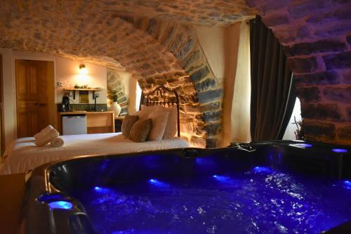 Hébergement insolite avec jacuzzi privatif Millau