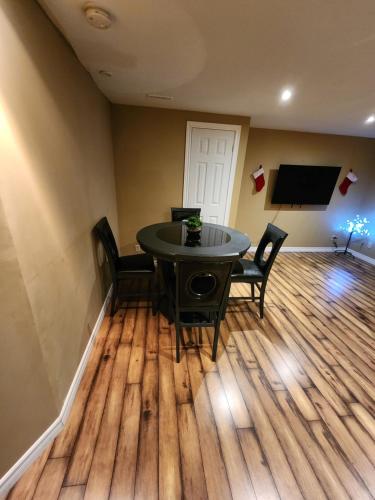 The Cozy Den in อิงเกอร์ซอล (ON)