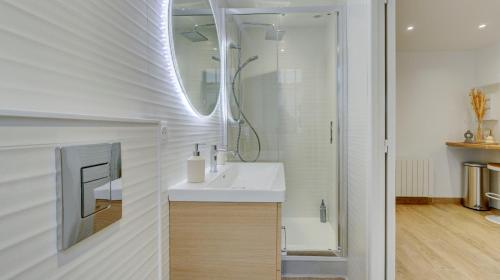 淋浴間, Le Brière - Appart'Escale (Le Briere - Appart'Escale) in 特里尼亞克