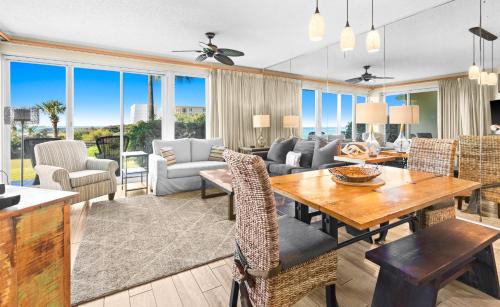 The Crescent 102 in Destin, USA