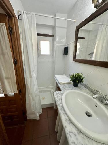 Habitación cama de matrimonio con baño privado, Granada (fotografie 7)