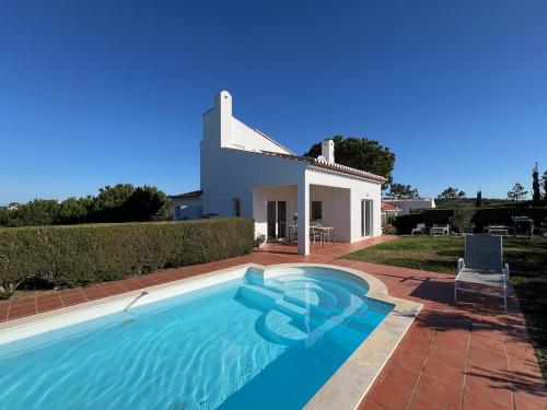 Exterior view, Casa Colina, walking distance to Arrifana Beach in Picao