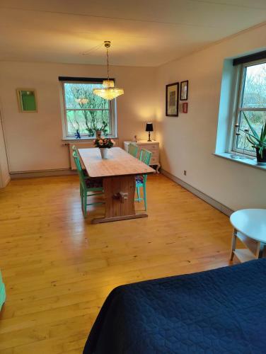 Instalaciones, Guest house on farm in small village in Naestved